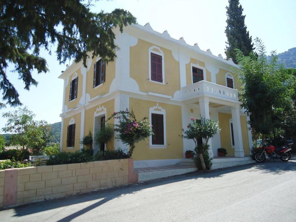 Nymph Hotel Salakos ภายนอก รูปภาพ